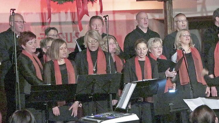 Der Gospelchor "Just wanna sing" von der Pfarrei St. Anna gastierte in der Christuskirche.  Fotos: J.osef Hofbauer