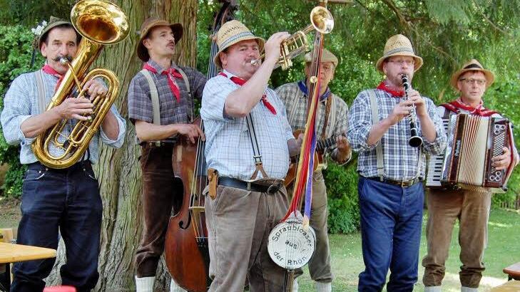 Die "Spräublöaser" aus der Rhön spielten beim Museumsfest in der Oberen Saline auf. Foto: Sigismund von Dobschütz