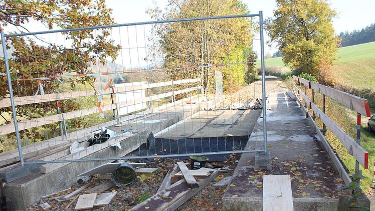 Die  Hirschgraben-Brücke bei Rupboden wird in den kommenden Tagen fertiggestellt. Foto: Julia Raab
