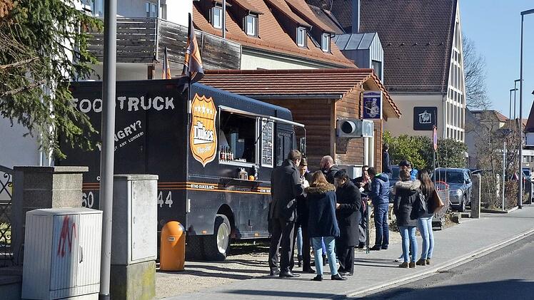 Foodtruck an der Sch&uuml;tt: Die Imbissmeile bekommt Zuwachs.  Foto: Bernhard Panzer