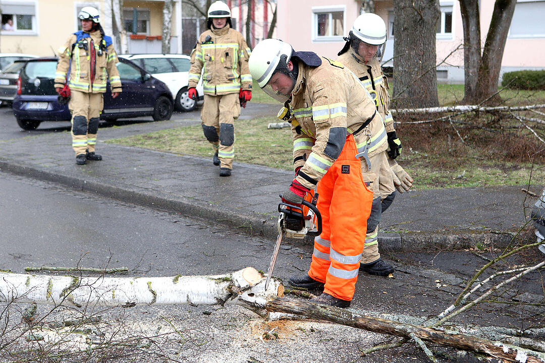 Sturm über Franken hinterlässt Schäden