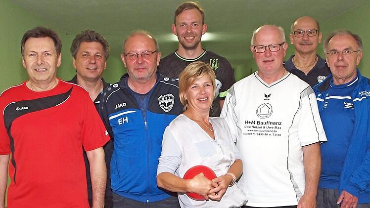 Von Freundschaft war das Kirchweihkegeln zwischen einer Mannschaft aus Lichtenfels und Seubelsdorf geprägt, das diesmal das Seubelsdorfer Team für sich entschied.