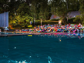 Nürnberg: Sommerfilmnächte 2025 im Naturgartenbad - Kino mal anders