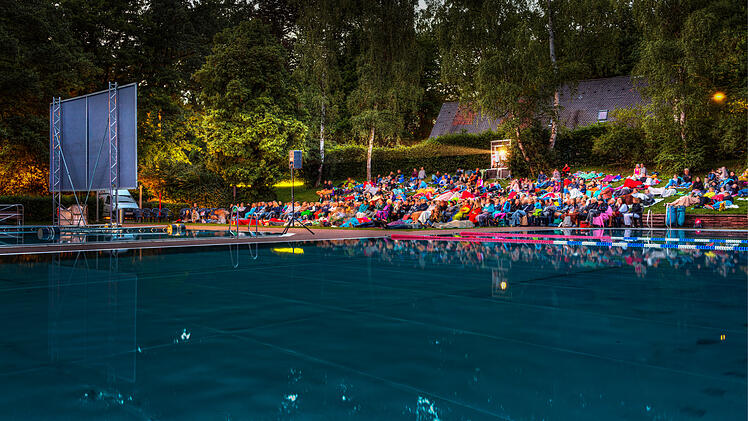 Nürnberg: Sommerfilmnächte 2025 im Naturgartenbad - Kino mal anders
