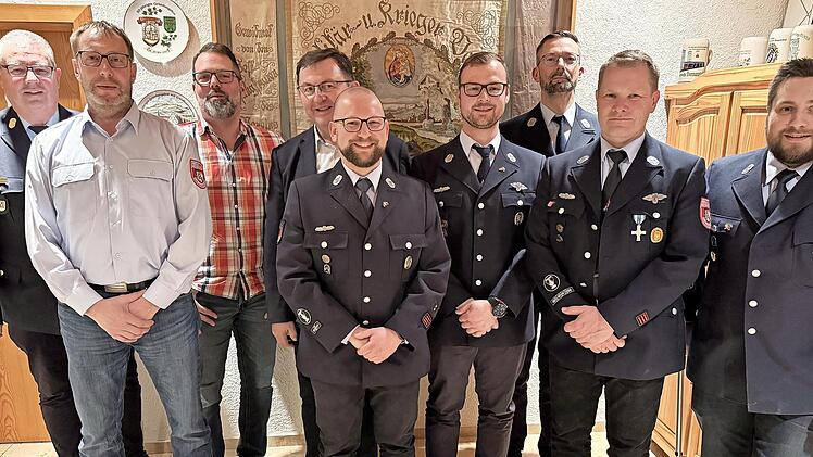 Bei der Generalversammlung (von links): KBI Wolfgang Wunner, Beisitzer Christian Schimann und Markus Brehm, B&uuml;rgermeister Alwin Gebhardt, Vorsitzender Marco G&ouml;tz, Jugendwart Niklas Ottis, Kassenwart R&uuml;diger Rascher, Schriftf&uuml;hrer Lorenz Taschner u...