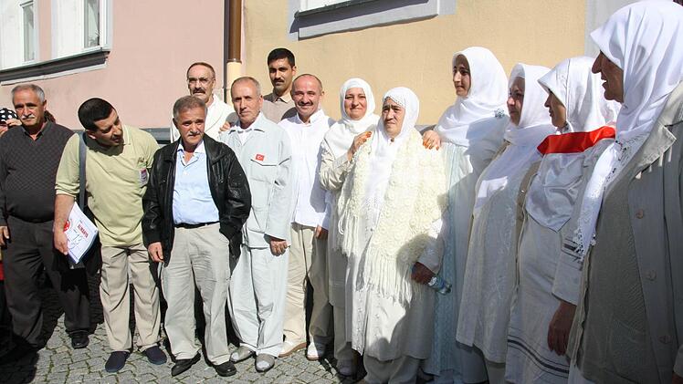 Am Sonntagvormittag wurden 20 Pilgerreisende aus Kulmbach nach Mekka verabschiedet. Foto: Katrin Geyer