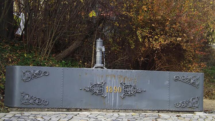 Erst wäre das Brunnenfest zu 125 Jahre Wasserversorung Walkersbrunn beinahe ausgefallen, dann ärgern sich die Bürger über Gerüchte, sie wären an einer Erhöhung der Wasserpreise schuld. Der Bürgermeister will die Missverständnisse ausräumen. Foto: Petra Malbrich