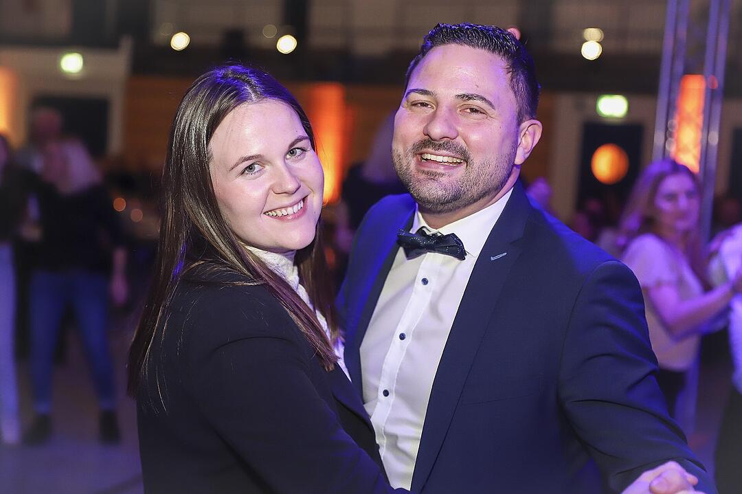 Es wurde in das Jahr 2025 gefeiert.