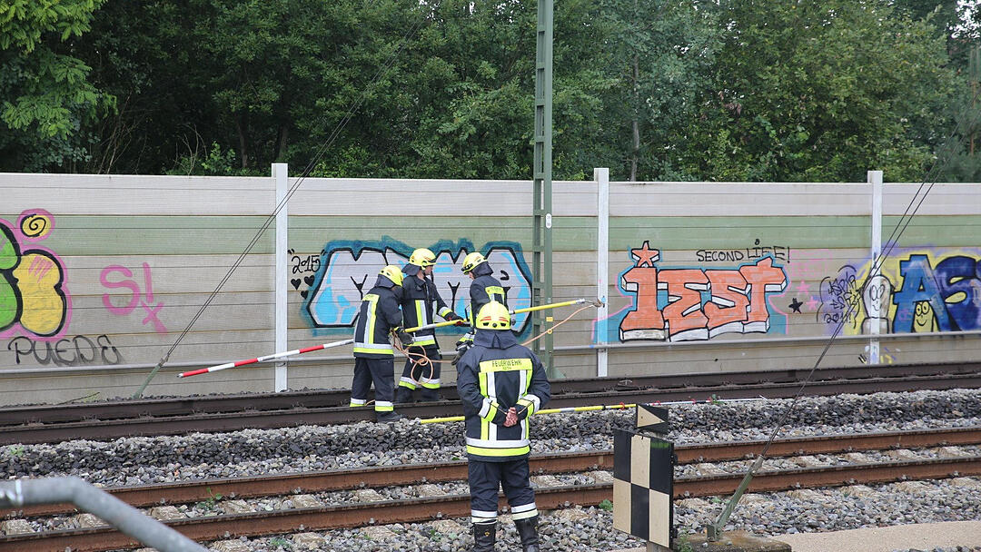 Gewitter über Mittelfranken haben Bäume umstürzen lassen. Im Landkreis Roth war eine Bahnstrecke zeitweise lahmgelegt.