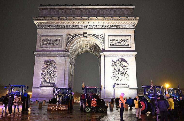Bauernproteste an Autobahnen gegen EU-Handelsabkommen