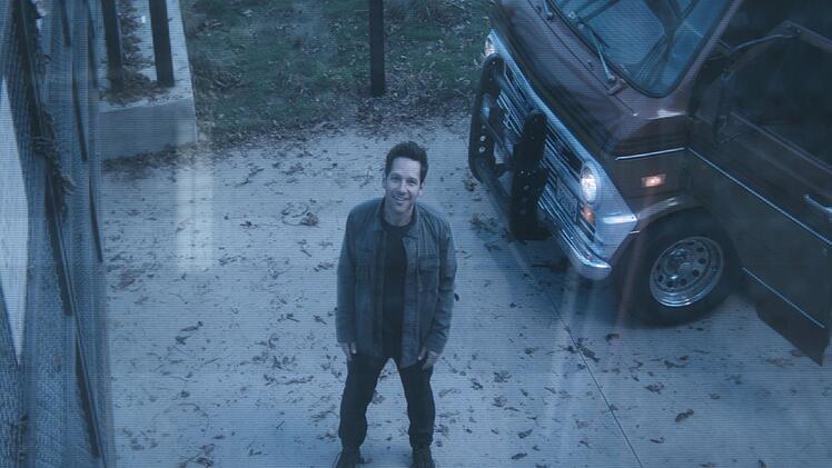 Hall&ouml;chen, jemand zu Hause? Scott Lang (Paul Rudd), der sich als Ant-Man verkleiden kann, hat Thanos' Fingerschnippen &uuml;berlebt und k&ouml;nnte nun helfen, dem Schurken das Handwerk zu legen.