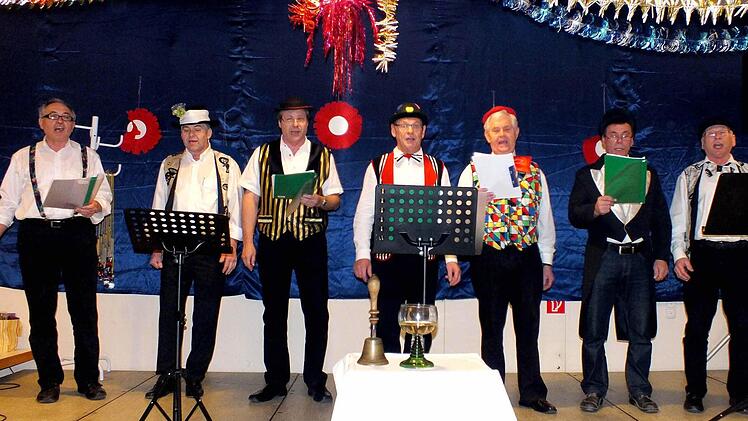 Der Männerchor des Gesangvereins 1900 brillierte einmal mehr und machte mit seinen Liedern viel Werbung für den Sander Wein.