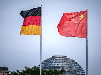 Deutsche und chinesische Flagge