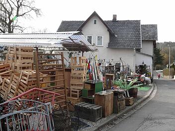Für das Wohnhaus in der Ringstraße 21 in Ahorn wurde eine Nutzungsänderung zum Geschäftshaus beantragt. Der Gemeinderat stimmte noch nicht zu.  Foto: Gabi Bertram