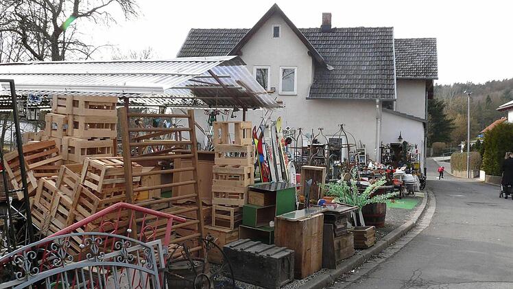 Für das Wohnhaus in der Ringstraße 21 in Ahorn wurde eine Nutzungsänderung zum Geschäftshaus beantragt. Der Gemeinderat stimmte noch nicht zu.  Foto: Gabi Bertram