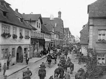 Der Einzug eines pfälzischen Bataillons zum Ende des Krieges in Ebern im Jahr 1918, wo es aufgelöst wurde.