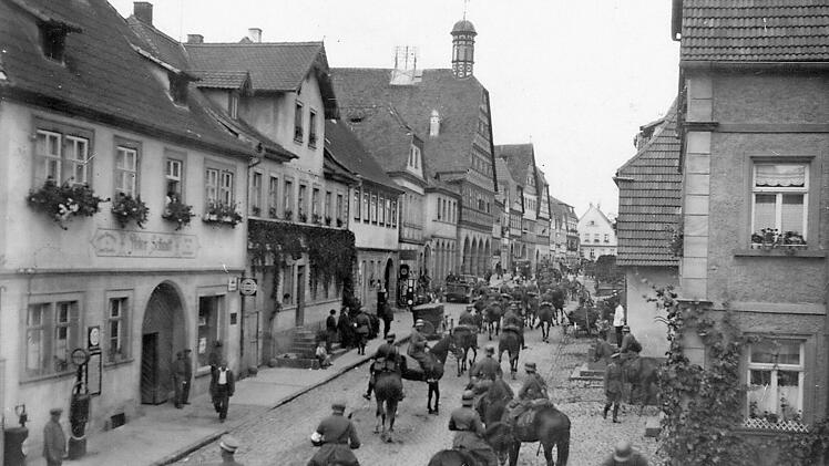 Der Einzug eines pfälzischen Bataillons zum Ende des Krieges in Ebern im Jahr 1918, wo es aufgelöst wurde.