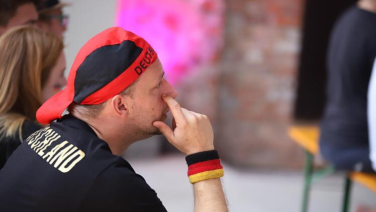 Von der frühen Anstoßzeit ließen sich die Zuschauer nicht abschrecken. Sie sorgten erneut für eine "volle Hütte" in der Kühnlenzpassage. Foto: Marian Hamacher