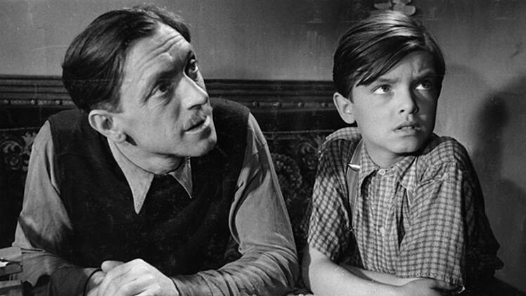 Mit elf Jahren stand Charles Brauer (rechts) in "Irgendwo in Berlin" (1946) das erste Mal vor der Kamera.