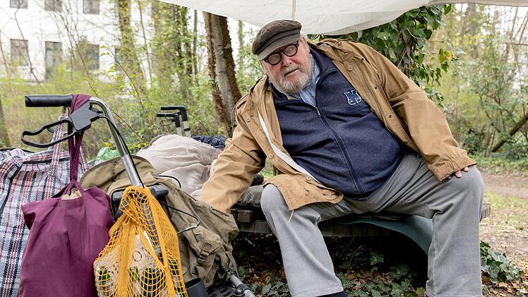 Der obdachlose Tilo (Walter Plathe) glaubt, es sei sein Gl&uuml;ckstag, als er 5.000 Euro in seiner Tasche findet. Doch das Geld wird bald als m&ouml;gliches Beweismittel beschlagnahmt.