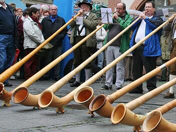 Alphornbläser auf dem Marktplatz. Fotos: Werner Vogel