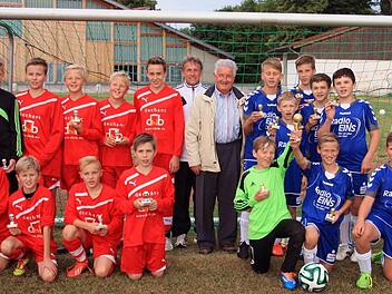 Der SV Schwabthal (rechts) siegte bei den D-Junioren, Zweiter wurde der SCW Obermain (links)...