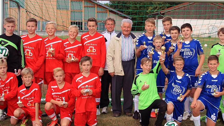 Der SV Schwabthal (rechts) siegte bei den D-Junioren, Zweiter wurde der SCW Obermain (links)...