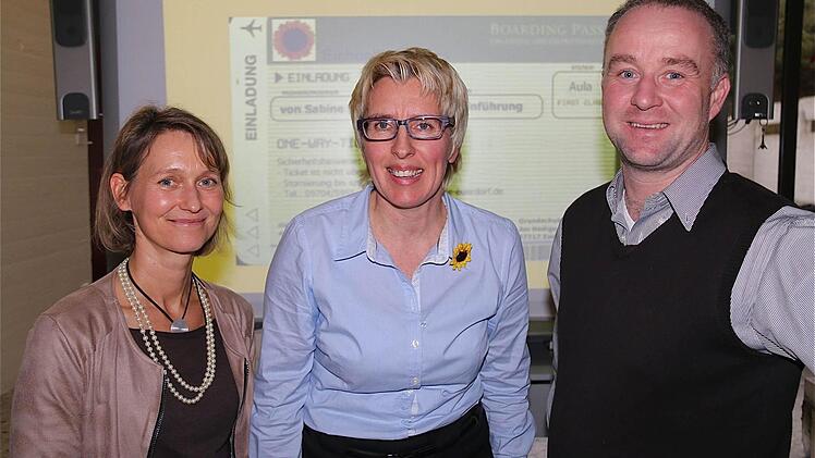 (Von links): Stellvertretende Schulleiterin Michaela Schmitt, Sabine Schalke und Bernd Czelustek.