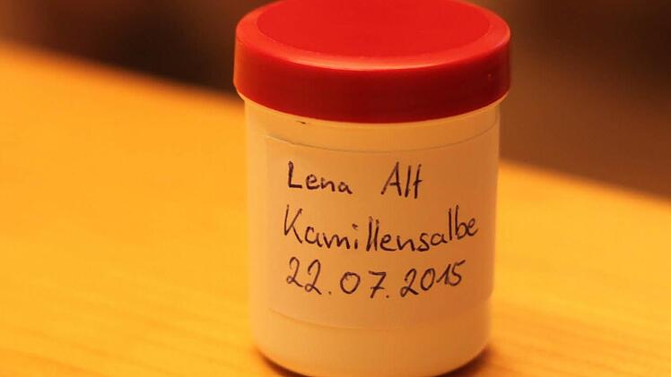 Die fertige Salbe hält sich etwa drei Monate.