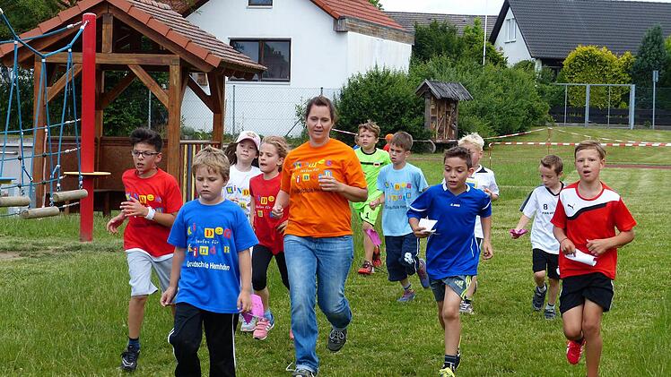 Auch einige Erwachsene mischten sich unter die Läufer. Foto: Pauline Lindner