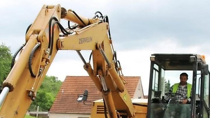 Im Auftrag der Stadtwerke wird die Wasserleitung erneuert.