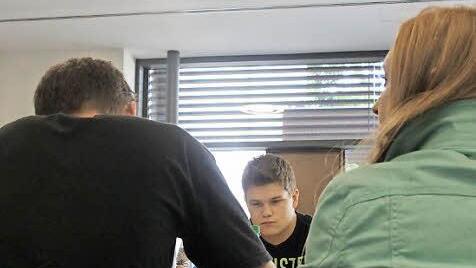 Man will ihm fast glauben, dass er ein schlechtes Gewissen hat: Tobias Stiller hatte den schwierigen Part des Angeklagten übernommen. Foto: Thomas Ahnert