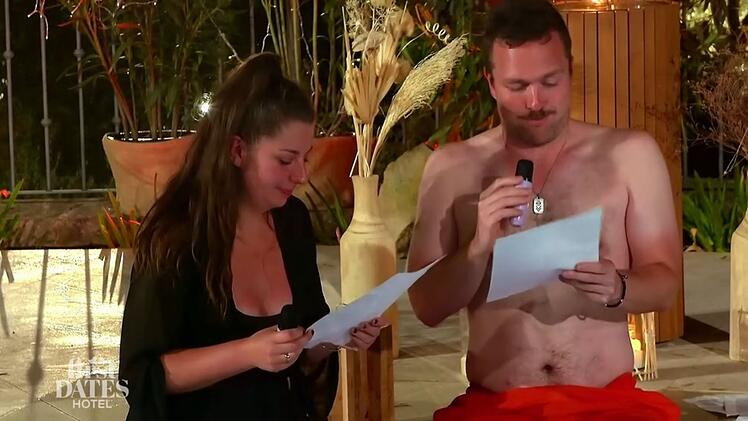 Am Pool der Golden Suite schmetterten Eunice und Christoph den Queen-Klassiker "Bohemian Rhapsody".
