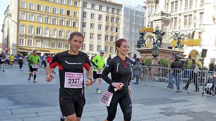 Der Marienplatz im Herzen Münchens wird von Sindy Meier und Dieter Oeckl etwa bei Kilometerpunkt 31 passiert. Fotos: Michael Kraus