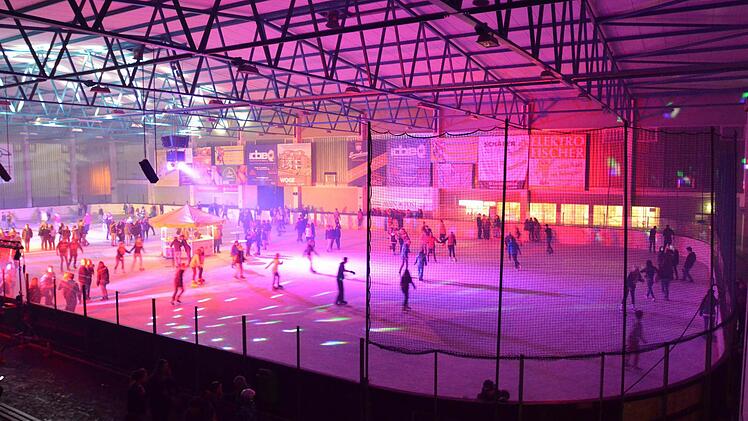 Lichtspiele in der Eissporthalle in Bad Kissingen bei der Eisdisko