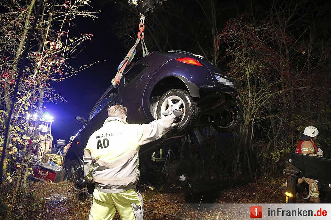Pkw rollt bei Theres in Main: 23-Jährige stirbt