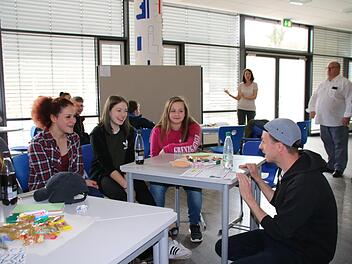 Locker und ungezwungen war die Atmosphäre beim Mürschter Jugendtreffen. Aber es wurde trotzdem intensiv gearbeitet. Foto: Heike Beudert