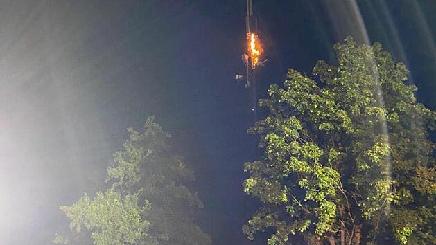 Sendemast brennt in Memmelsdorf: Feuerwehr rückt aus
