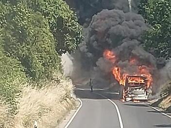 Von dem Bus blieb nicht viel übrig. Foto: Lucas Väth