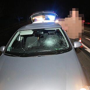 Pkw und Roller kollidieren auf B22 bei Birkach