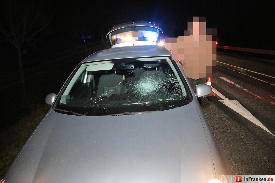 Pkw und Roller kollidieren auf B22 bei Birkach