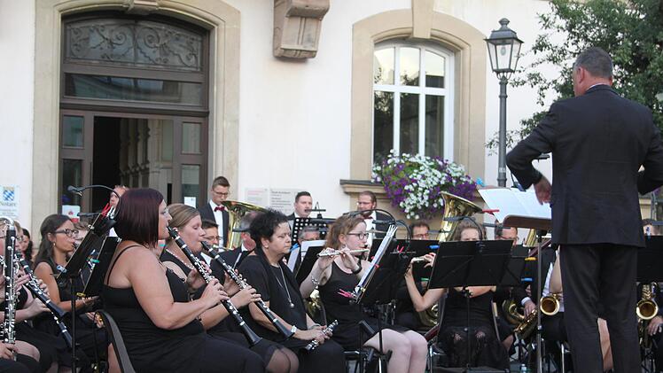 Das sinfonische Orchester Kasendorf unter der Leitung von Thomas Eschenbacher.  Foto: Sonny Adam