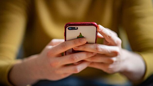 Warum du dein Smartphone besser nicht neben dich legen solltest