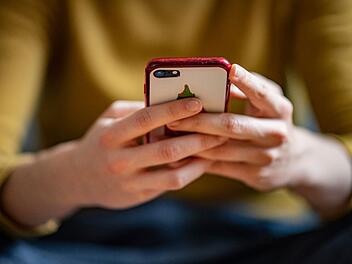 Warum du dein Smartphone besser nicht neben dich legen solltest