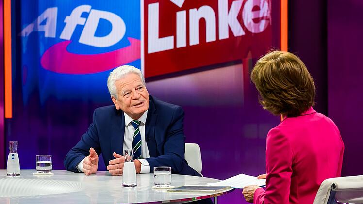 "Das gef&auml;llt mir nicht, um es deutlich zu sagen, aber ich sehe das als gebotenen Weg an", sagt Altbundespr&auml;sident Joachim Gauck am Donnerstagabend bei "Maybrit Illner" &uuml;ber die m&ouml;gliche Links-gef&uuml;hrte Regierung in Berlin. "Es ist das W&auml;hlervotum hier erst mal das, was uns die Richtung vorgibt."