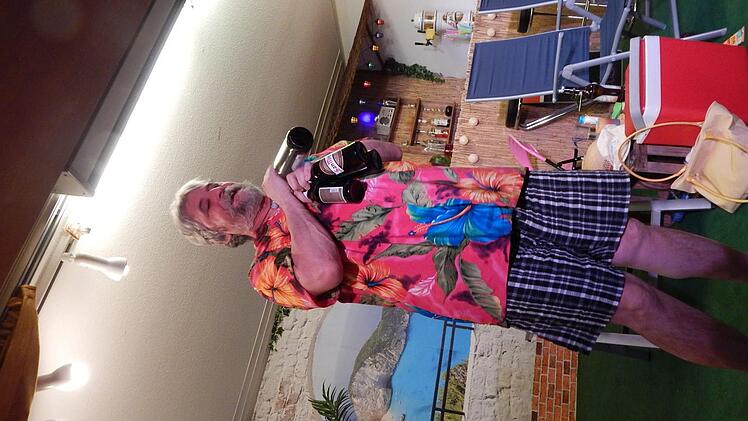 Proviant f&uuml;r den         Strand: Eberhard Einwag. Foto: Horst Wunner