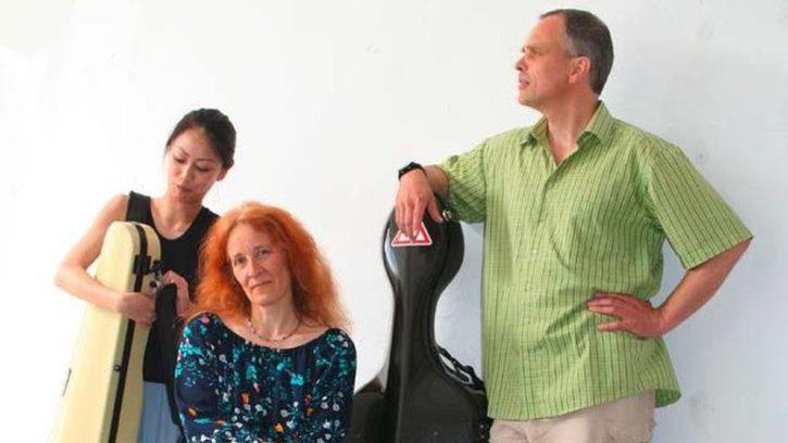 Die Geigerin Shoko Okushiba, die Pianistin Barbara Zeller und der Cellist Johannes Keltsch gestalteten ein Kammerkonzert im Coburger Kulturladen.Foto: Archiv/PR