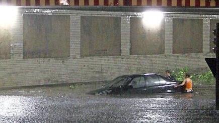 Land unter in der Callenberger Unterführung in Coburg! In solchen Fällen übernimmt die Vollkasko-Versicherung die Regulierung. Foto: CT-Archiv