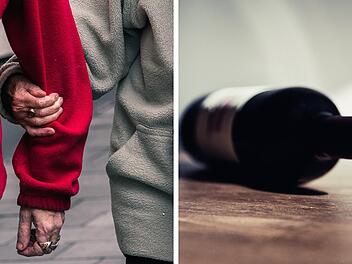 Seniorin schl&auml;gt Ehemann Weinflasche auf den Kopf