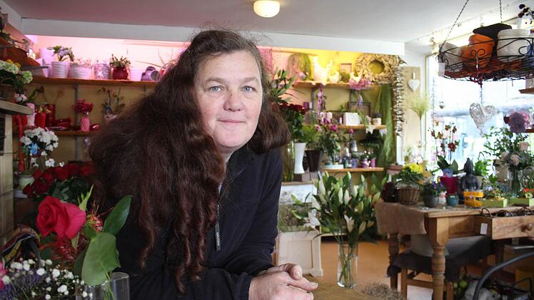 Schwerer Abschied: Noch zweieinhalb Wochen, dann schließt Rita Wolf nach zehn Jahren das "Blumen-Eckla" am Vogelseck.  Fotos: Sabine Herteux